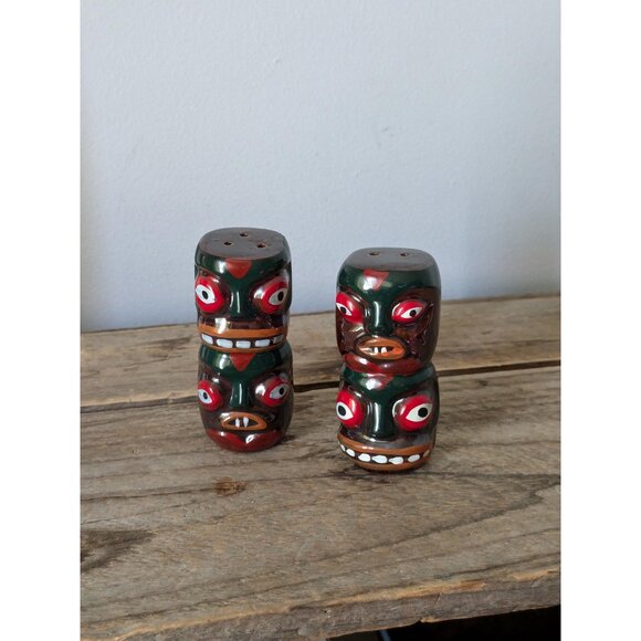 3/25$ MCM Tiki Totem salt and pepper shakers, Kitsch Vintage Table Decor, Japan - Picture 1 of 7